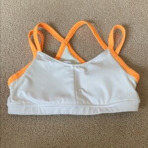 Oiselle White and Orange sports brand, great condition
Size 4